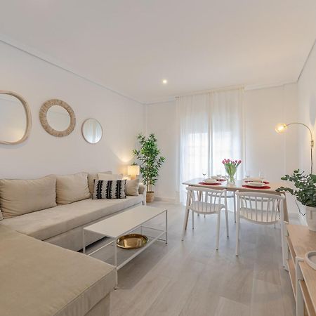 Isg Apartments Becquer Free Parking Inside The Building Sevilla Kültér fotó