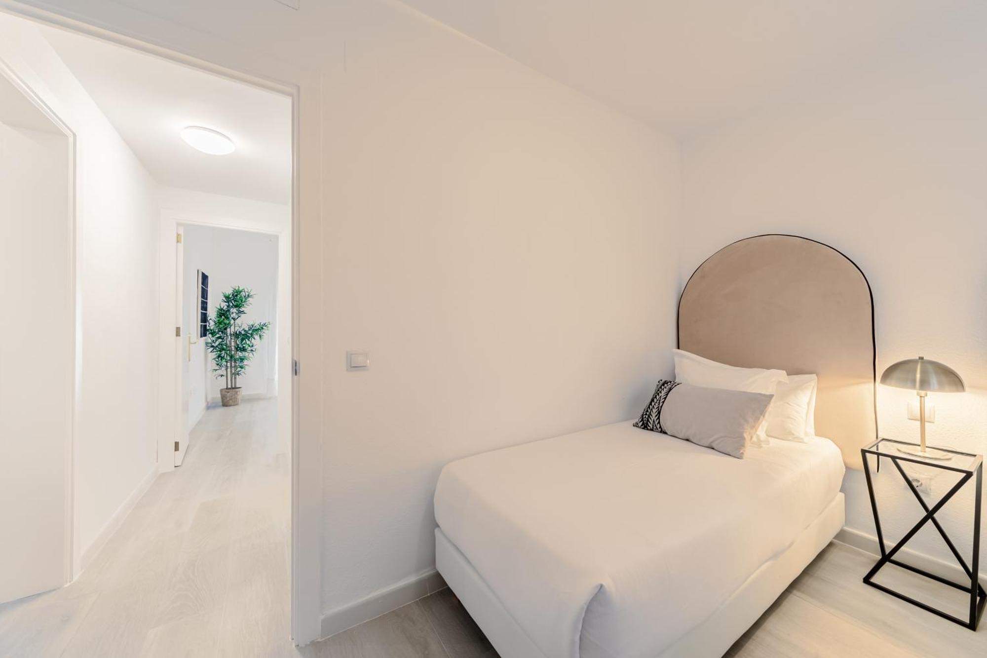 Isg Apartments Becquer Free Parking Inside The Building Sevilla Kültér fotó
